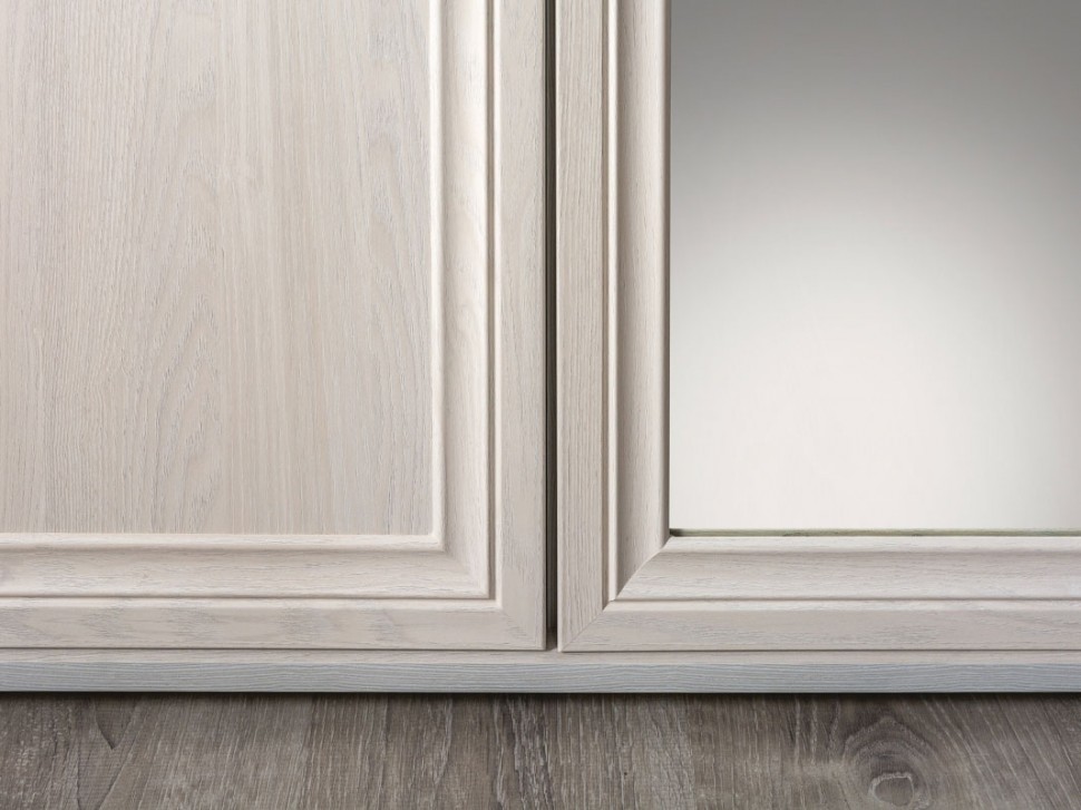 Шкаф 3-х створчатый  с зеркалом Аврора 1782/02